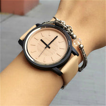 New Arrive Super Cool Women Fashion Quartz Watch Classic Simple Style Leather Watches Ladies Creative Jelly Dress Wristwatches